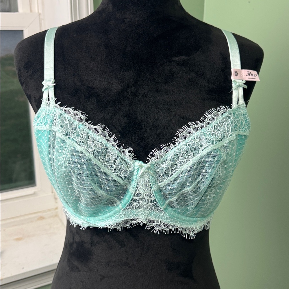 NWT Victoria’s Secret aqua dream Angels push-up bra 36 DD